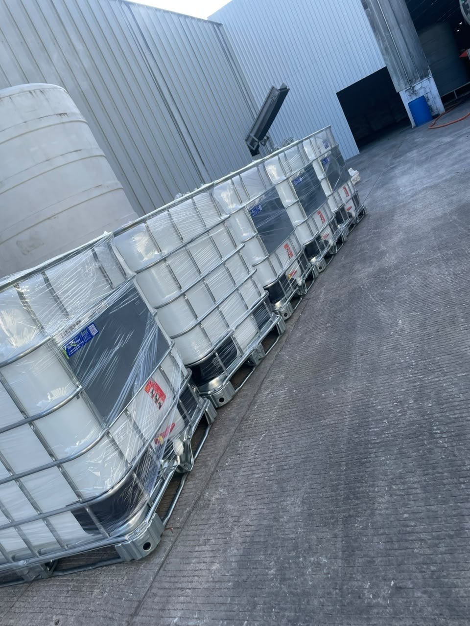Contenedores IBC listos para entrega